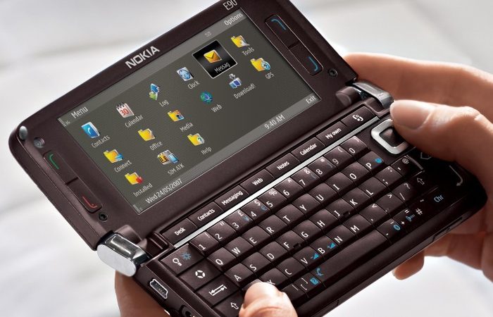 Складные смартфоны – Nokia E90 Складные смартфоны – Nokia E90