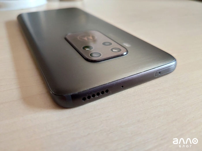 Обзор Motorola One Zoom – Дизайн4