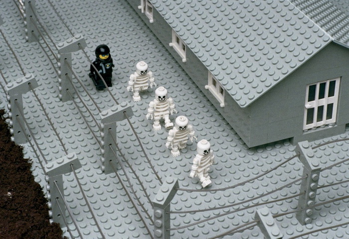 Збигнев Либера-концлагерь из Lego фото 2