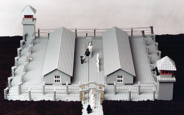 Збигнев Либера-концлагерь из Lego