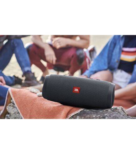 Что подарить парню на 14 февраля - JBL