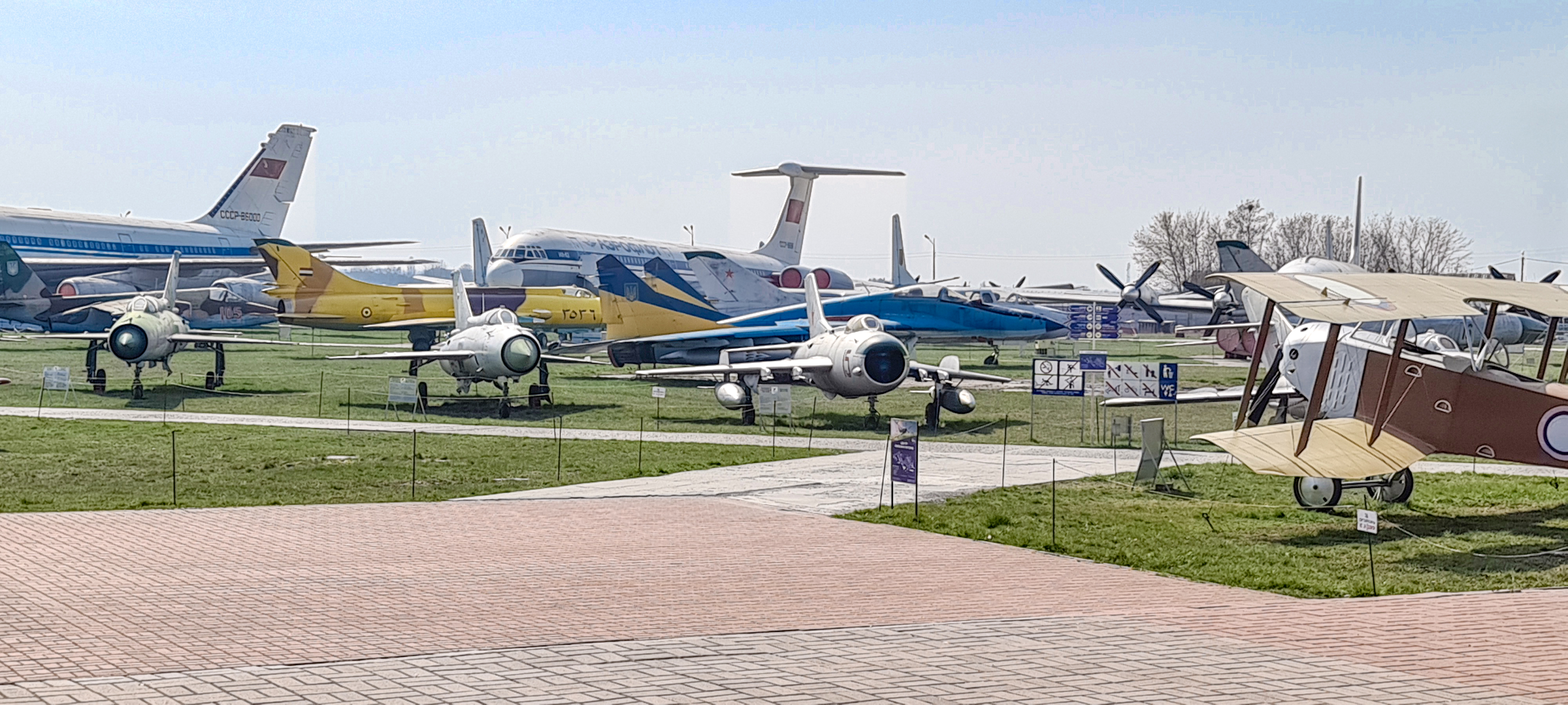 GalaxyS20_Ultra_Fly_03