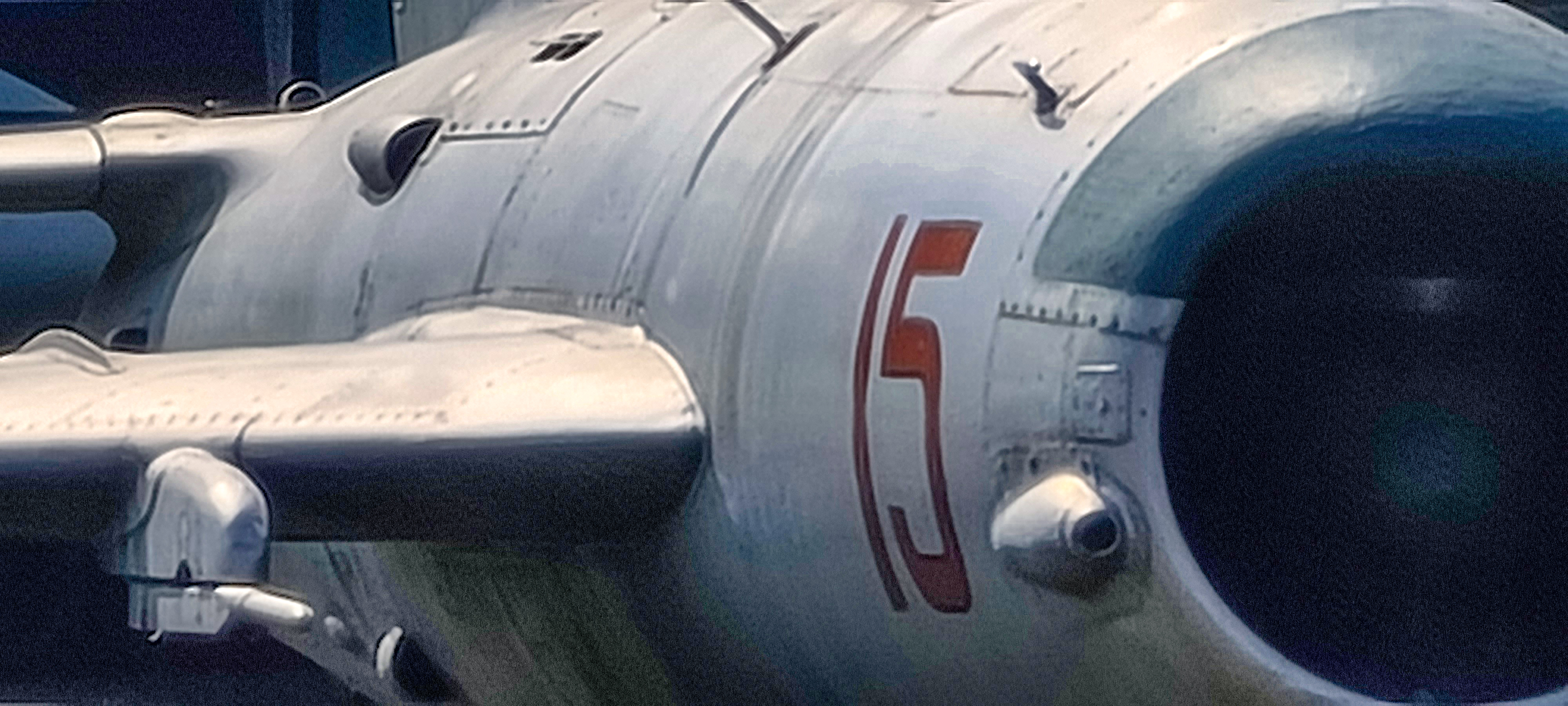 GalaxyS20_Ultra_Fly_07