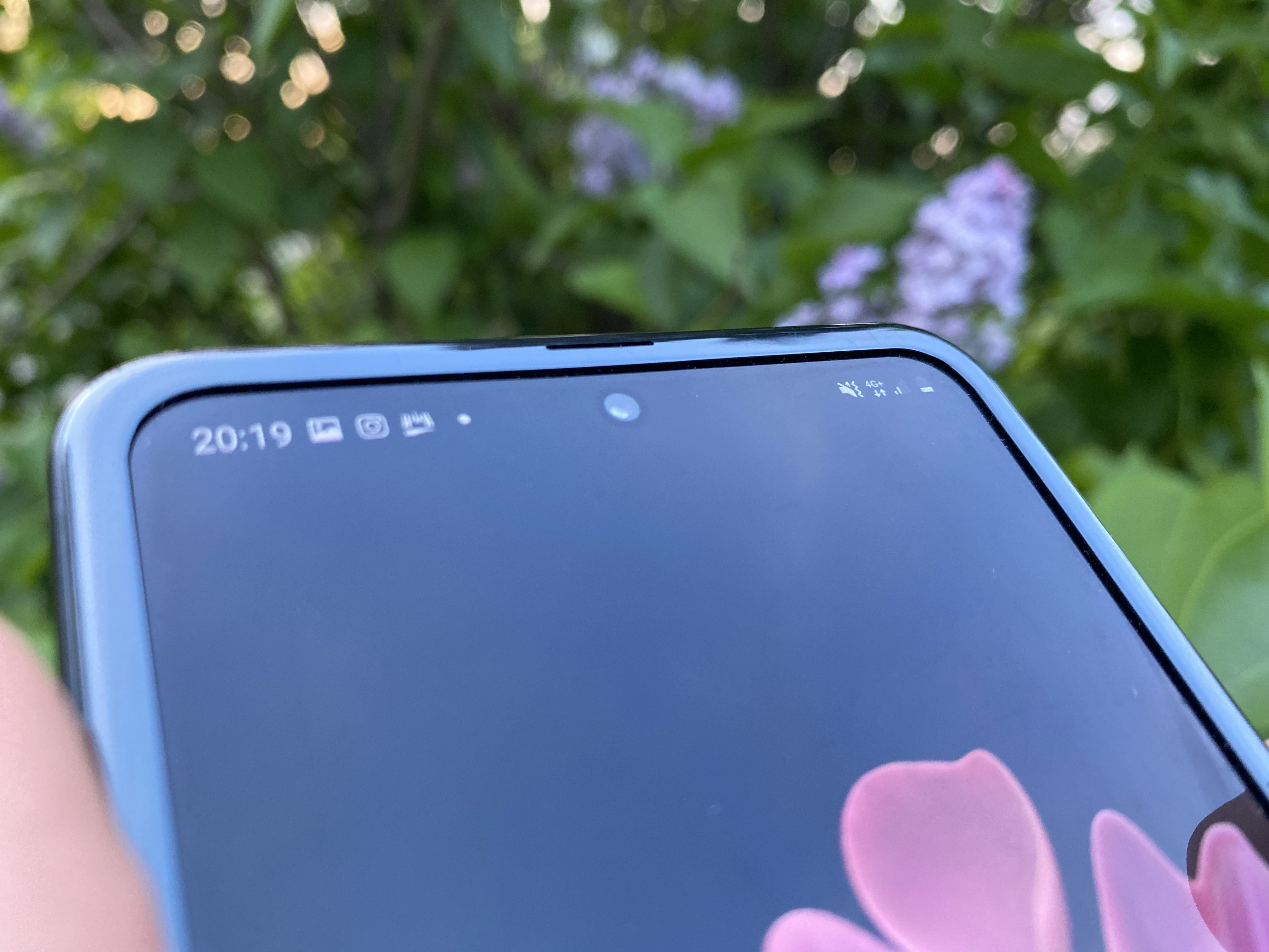 Galaxy-z-flip-photo-ins-out-11