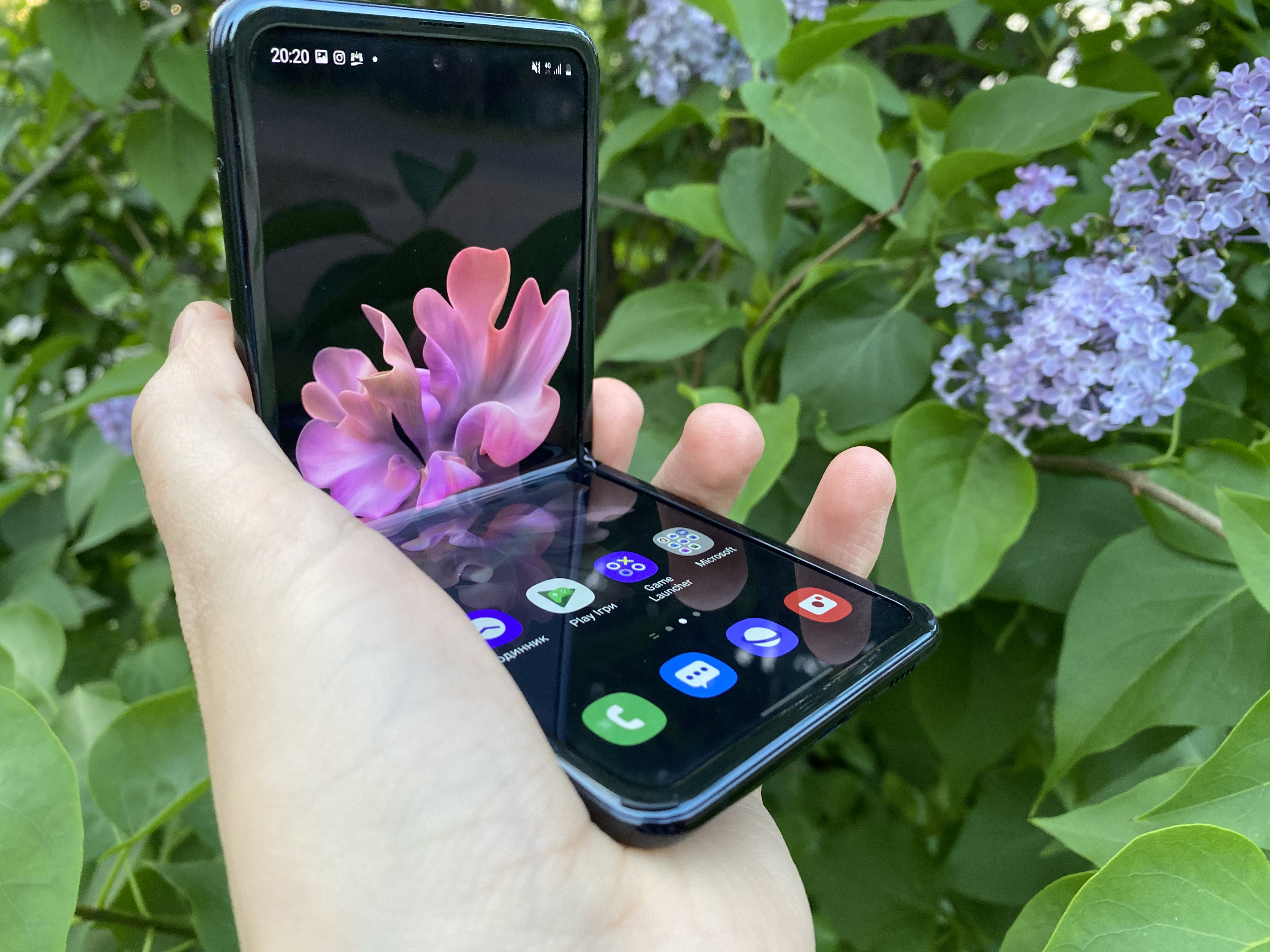 Galaxy-z-flip-photo-ins-out-12