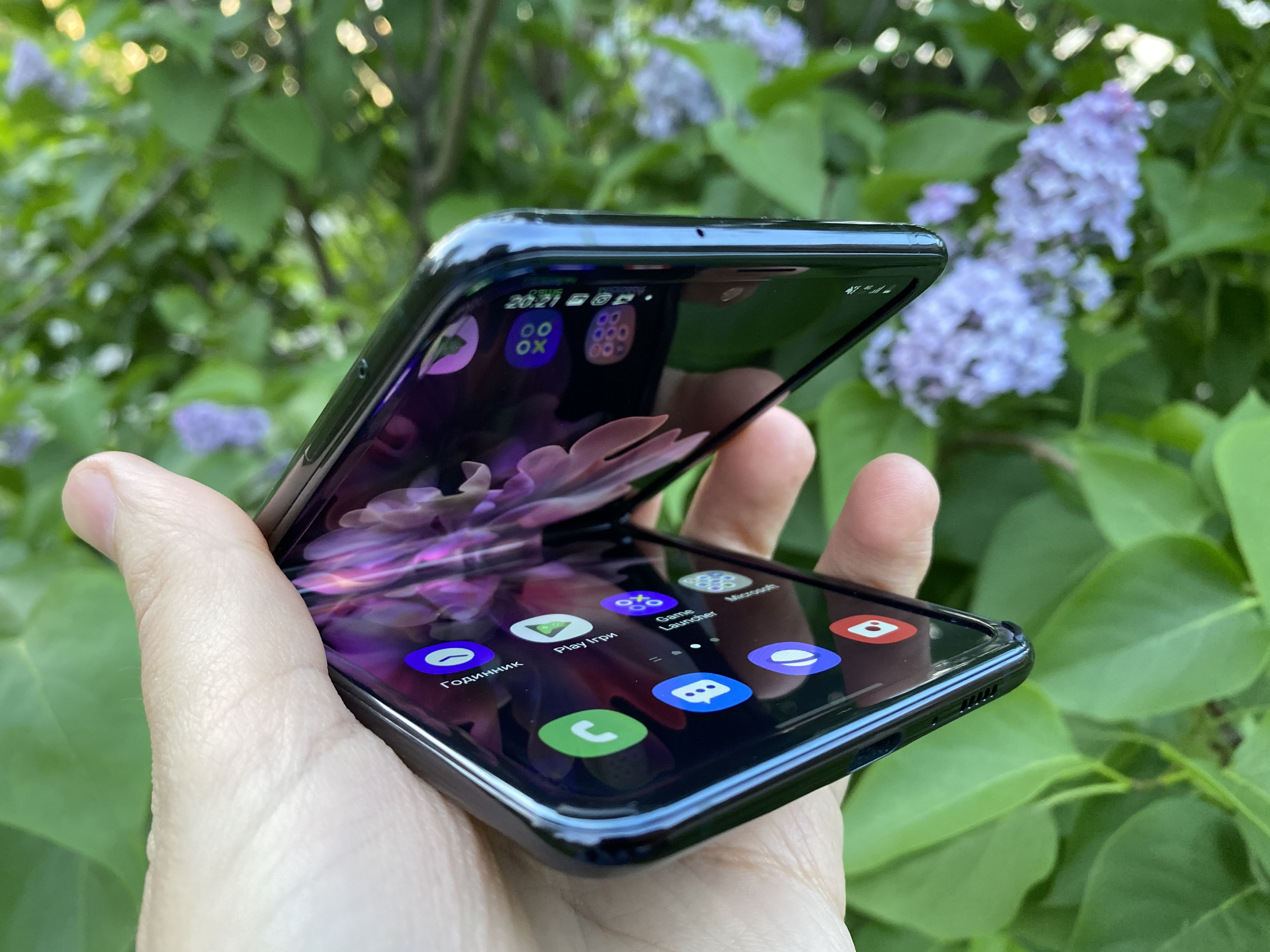 Galaxy-z-flip-photo-ins-out-13