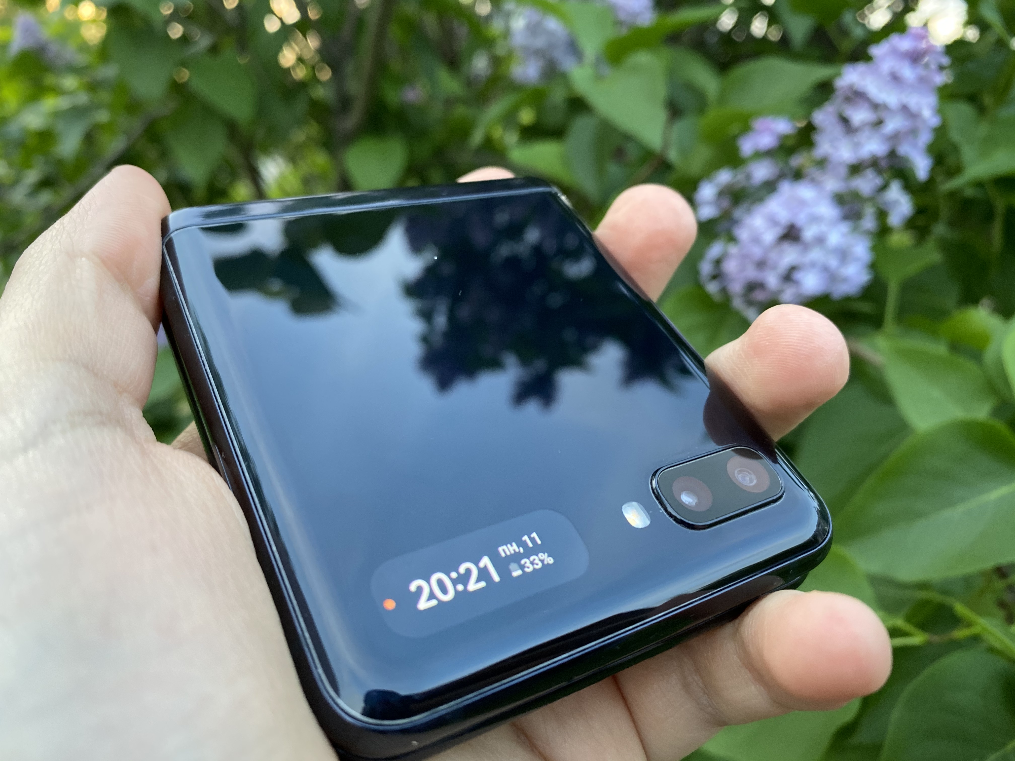 Galaxy-z-flip-photo-ins-out-14