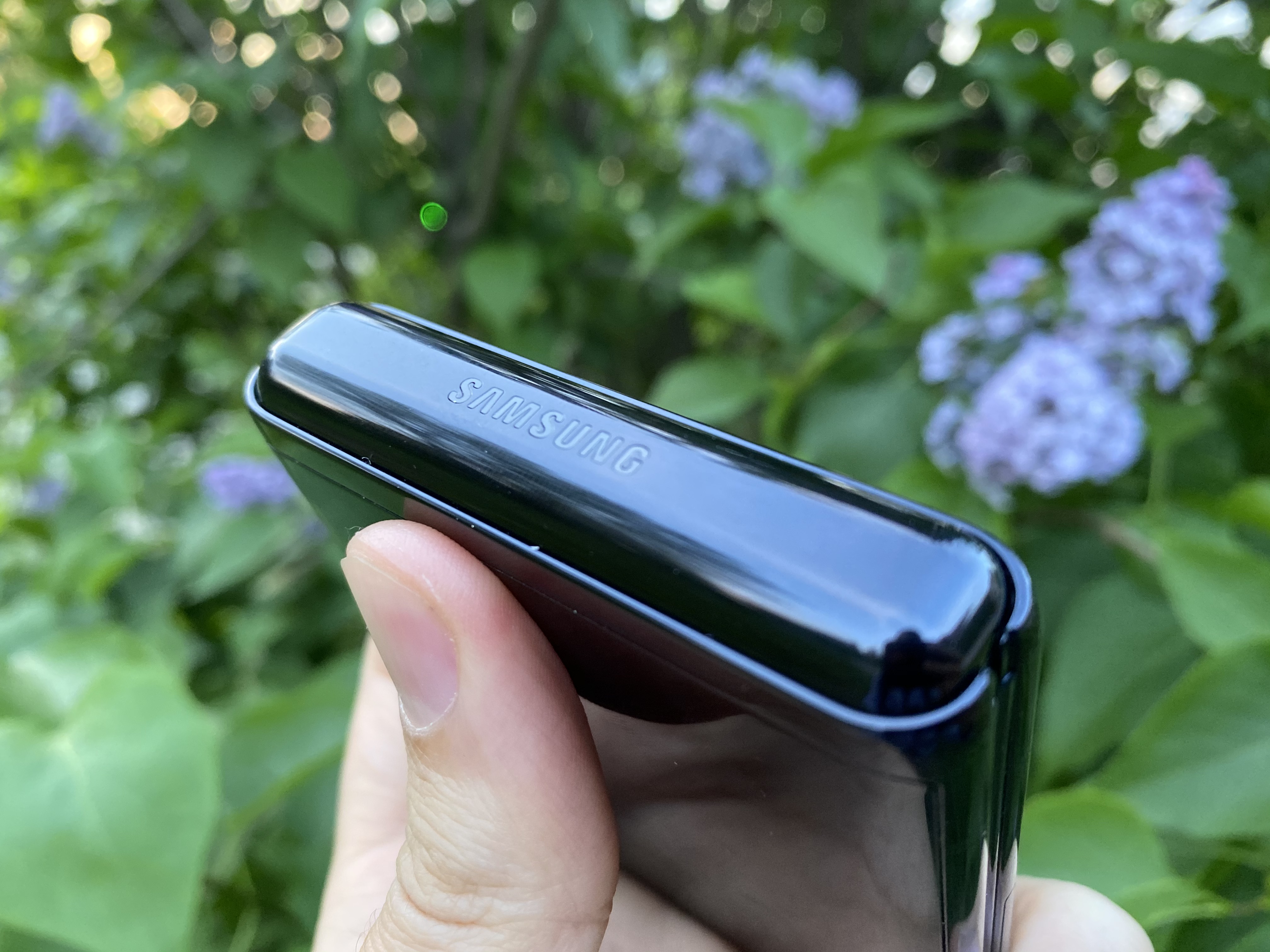 Galaxy-z-flip-photo-ins-out-16