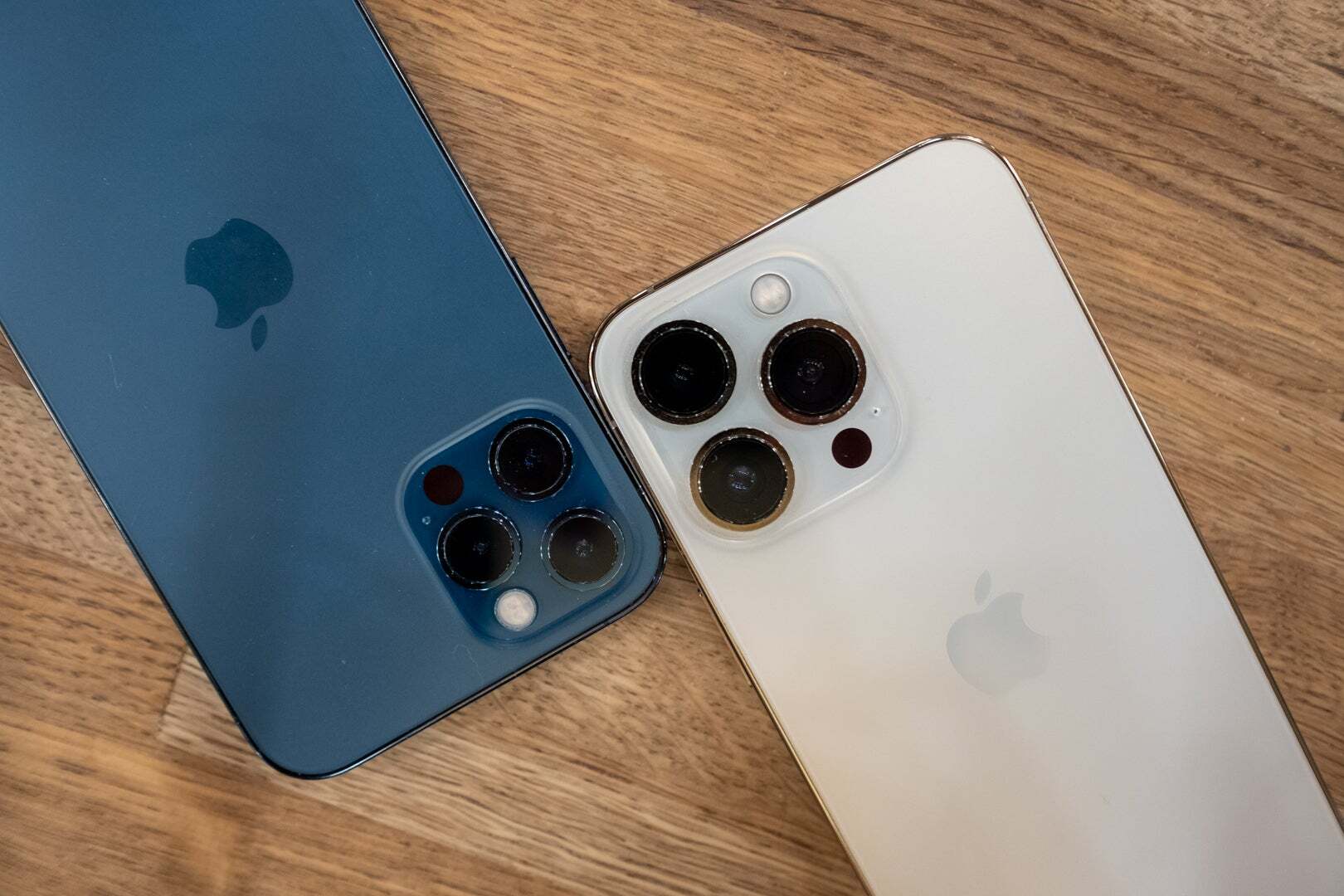 Що вибрати: iPhone 12 Pro Max vs iPhone 13 Pro Max — досвід реального користування
