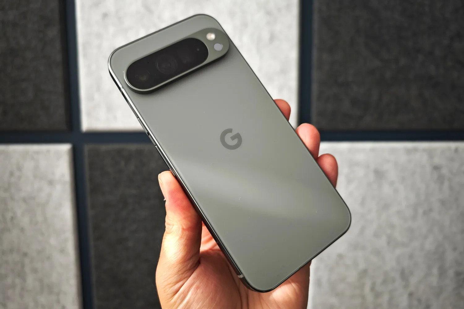 Мінімалістичний дизайн Google Pixel 9 Pro XL 