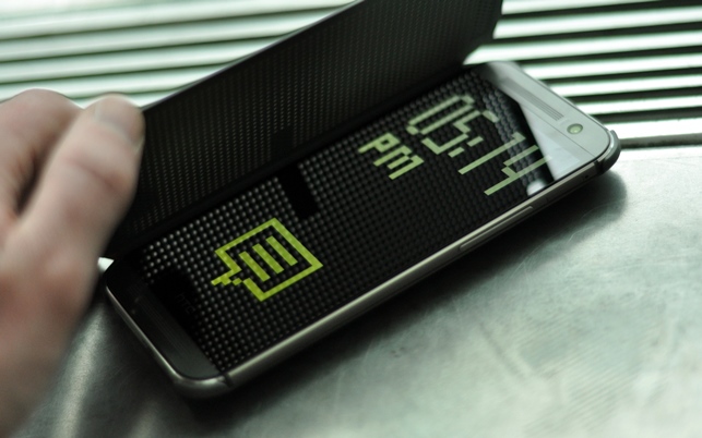 HTC dot view case экран