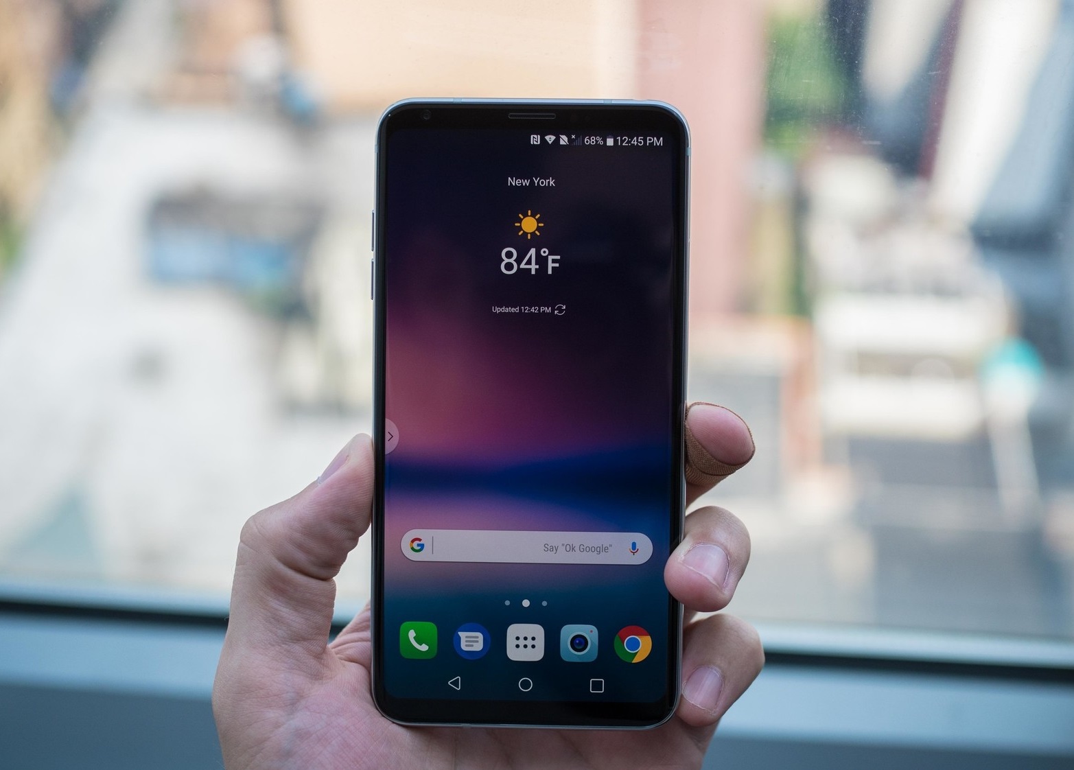 LG официально представила новый флагманский смартфон LG V30 – фото 1