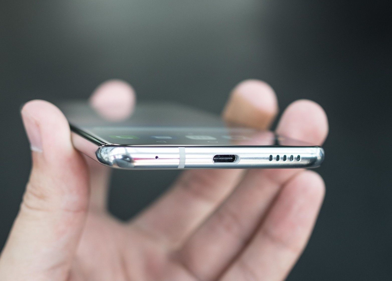 LG официально представила новый флагманский смартфон LG V30 – фото 3