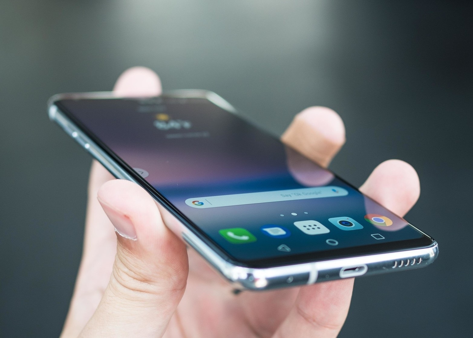 LG официально представила новый флагманский смартфон LG V30 – фото 4