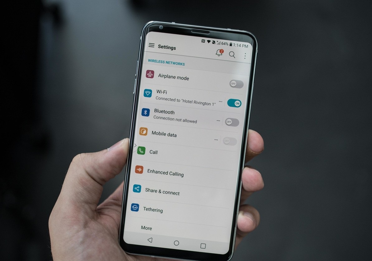 LG официально представила новый флагманский смартфон LG V30 – фото 7