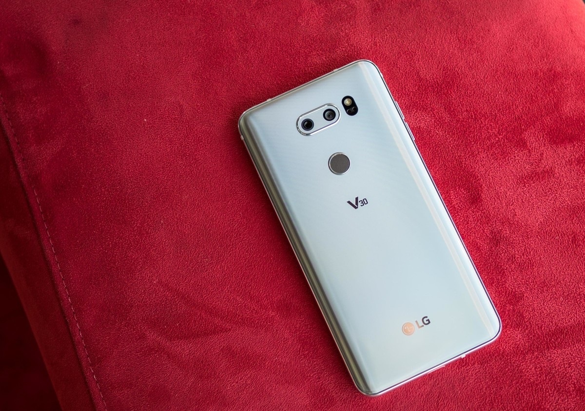 LG официально представила новый флагманский смартфон LG V30 – фото 8