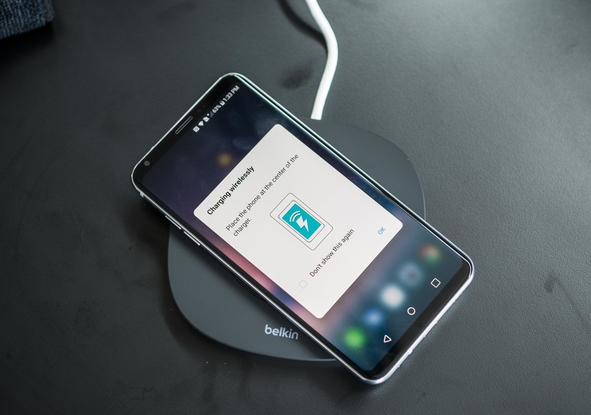 LG официально представила новый флагманский смартфон LG V30 – фото 9