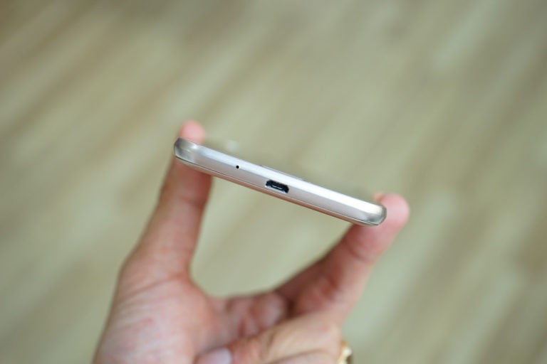 Samsung Galaxy J3-2016 фото 3