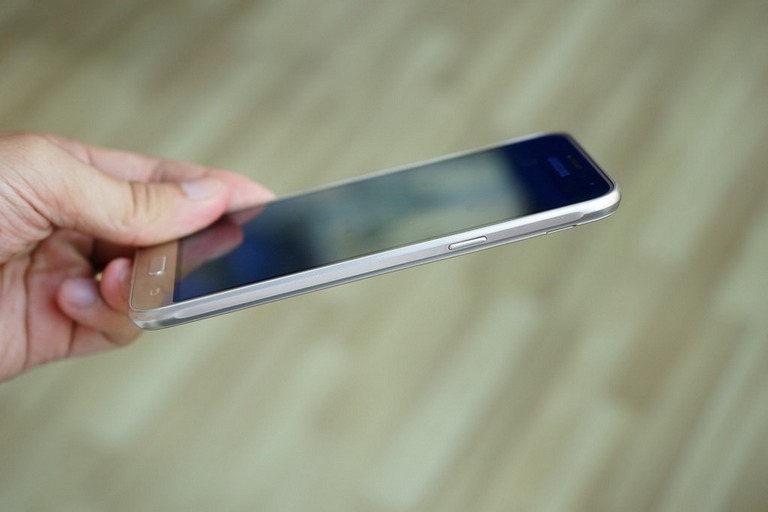 Samsung Galaxy J3-2016 фото 4