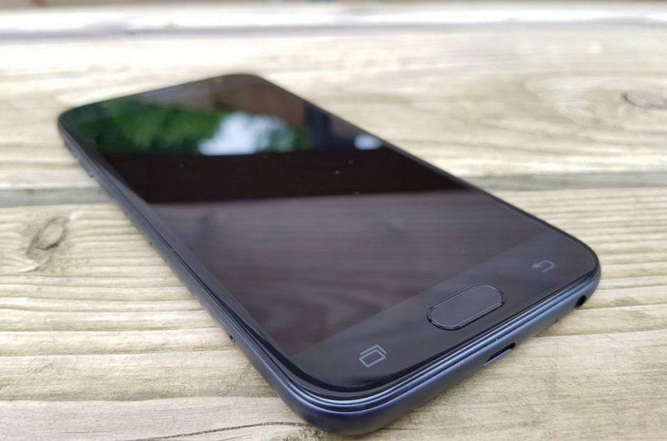 Samsung Galaxy J3 2017-дизайн фото 1