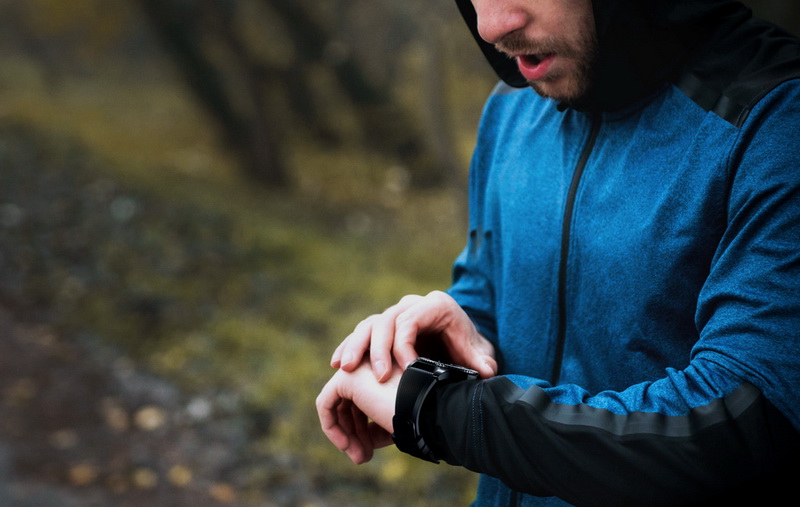 Samsung Gear S3 Frontier-часы на руке
