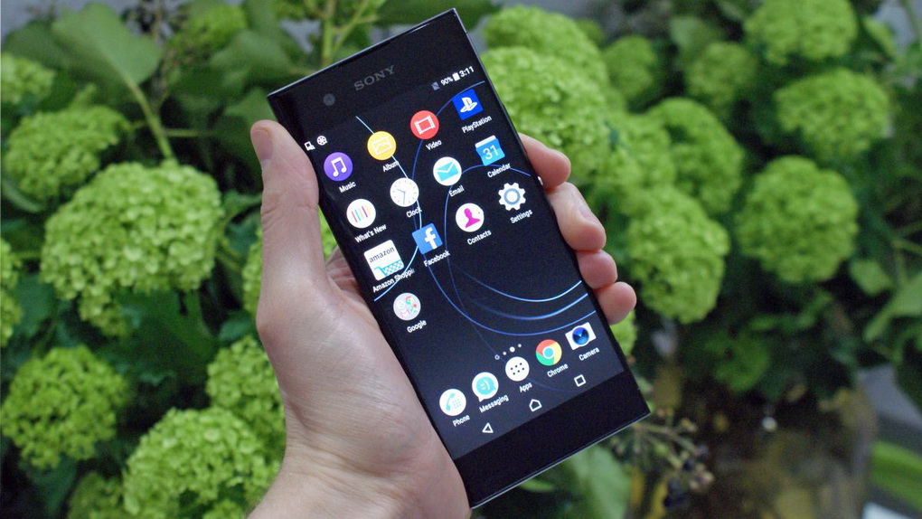 Sony Xperia XA1-в руках Sony Xperia XA1-в руках фото 1