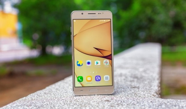 Топ-5 самых популярных смартфонов по итогам I квартала 2017 года – Galaxy J5 2016 вид