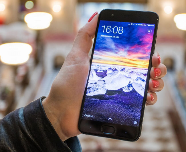 Xiaomi Mi6-эргономика смартфон в руках