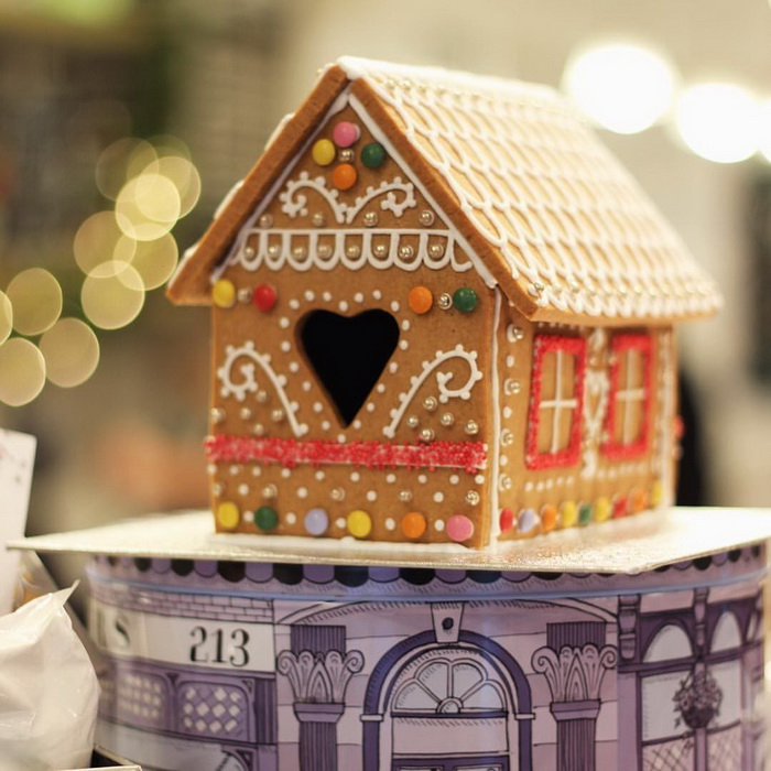 biscuiteersltd-пряничный домик
