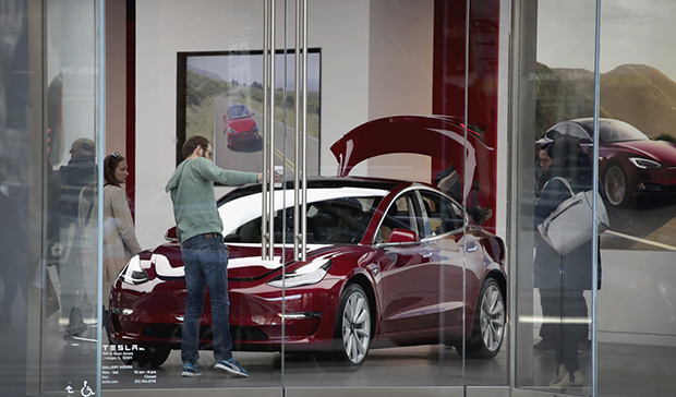 Появление Tesla Model 3 на международном рынке снова отложили