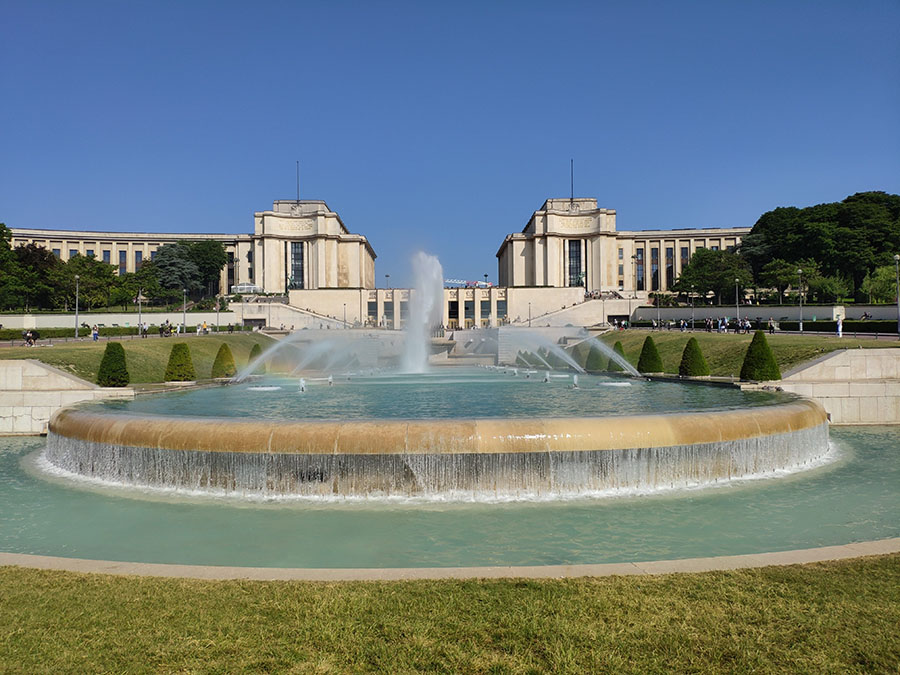 s-emka-pri-dnevnom-svete-xiaomi-mi8